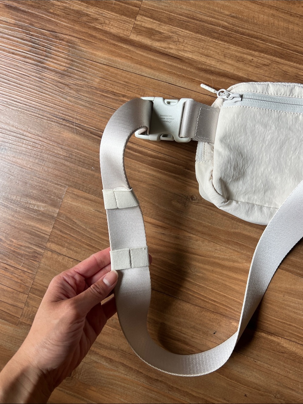Lululemon Everywhere Belt Bag 1L in White Opal - Picture 4 of 11